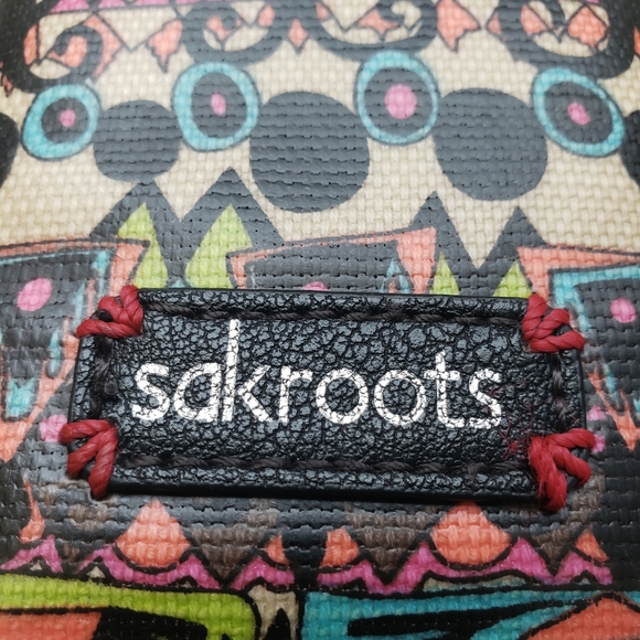 Sakroots Crossbody Wallet. - Picture 13 of 16
